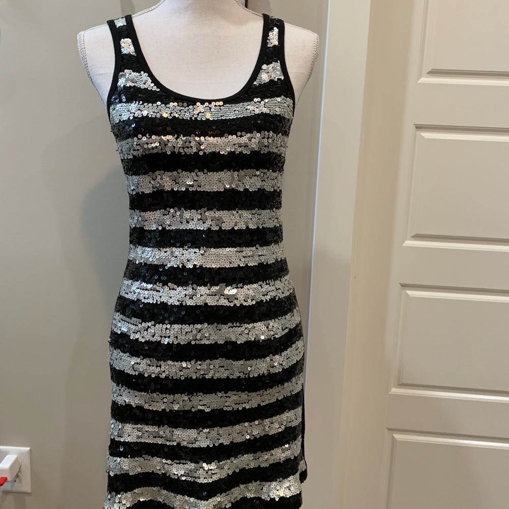Twisted Heart 🖤sequins 🖤✨LBD sz P